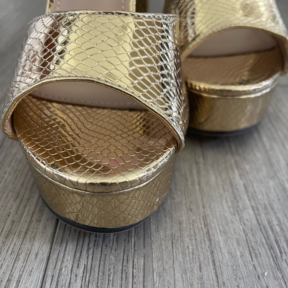 Gold Heels - Picture 4 of 7